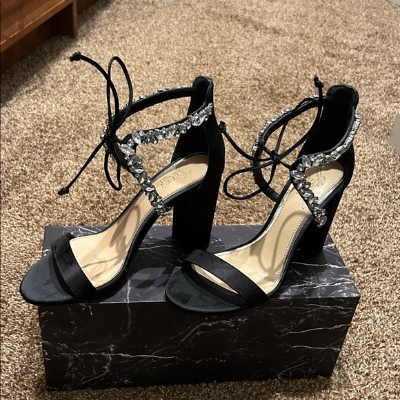 Jewel Badgley Mischka Black Heels with rhinestone size 6 - Picture 1 of 9